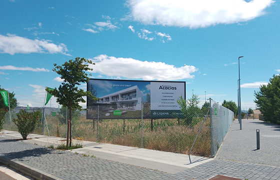 Montaje y cambio de decoracion en vallas repoker en zaragoza 02