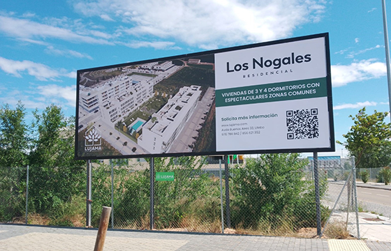 Montaje y cambio de decoracion en vallas repoker en zaragoza 03