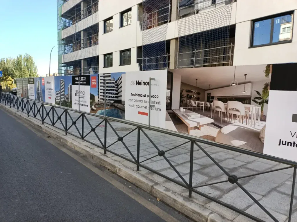 Fabricacion y montaje de cerramiento en C Joaquin Lorenzo Madrid Neinor 1