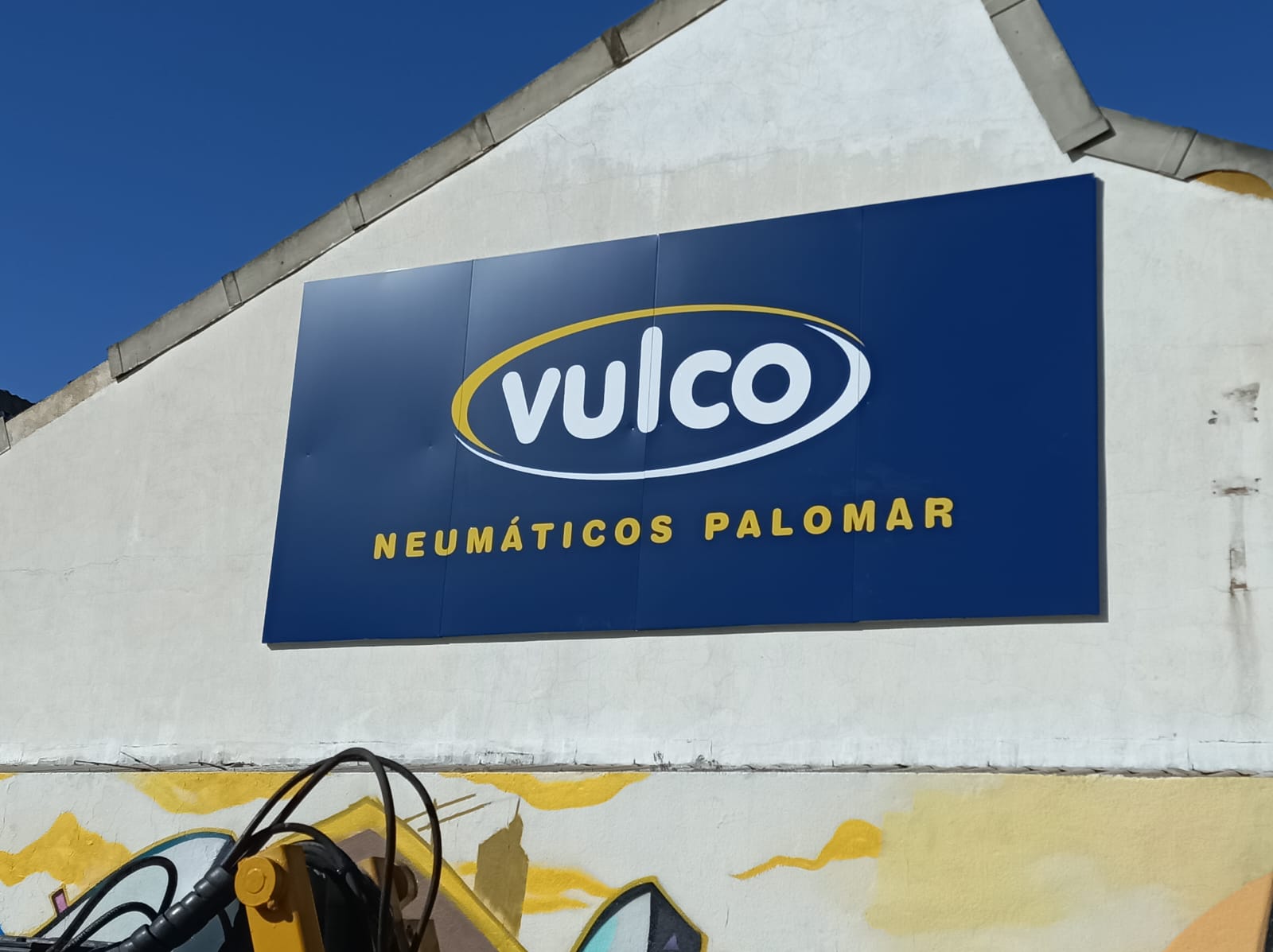 Montaje de rotulos y vinilos para Vulco El Palomar Rotuleon 1